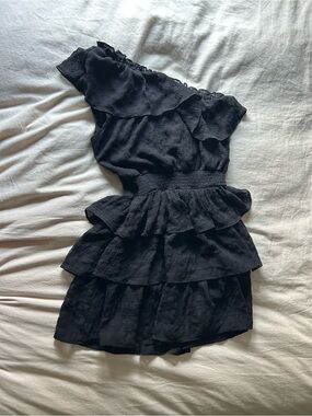 Gilli Black One-Shoulder Tiered Ruffle Mini Dress